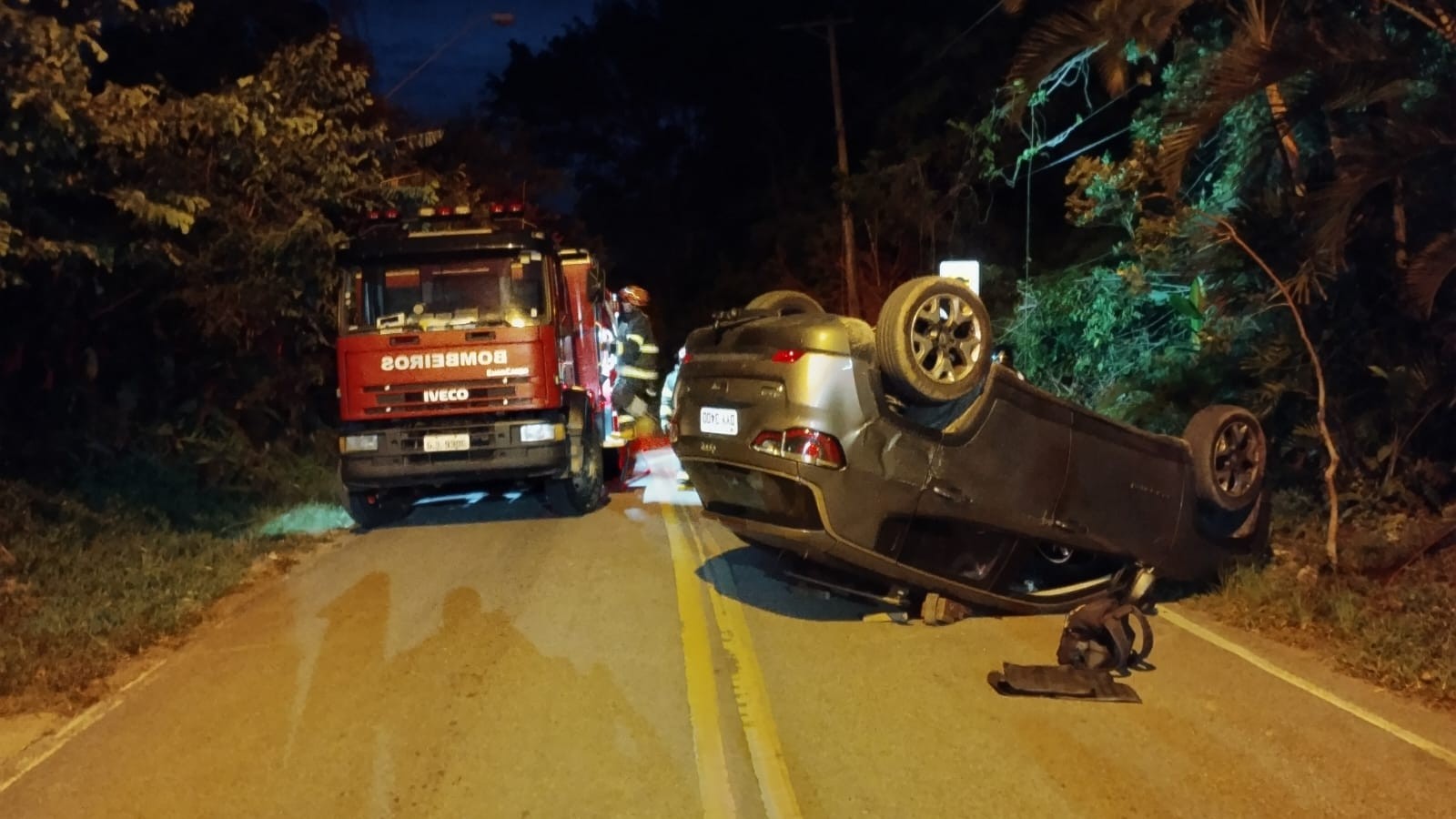 Homem de 56 anos morre após capotar carro em São Sebastião