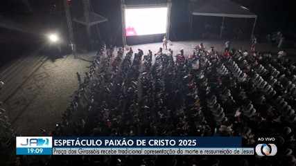 Palmenses lotam a Praça dos Girassóis para assistir espetáculo 'Paixão de Cristo'