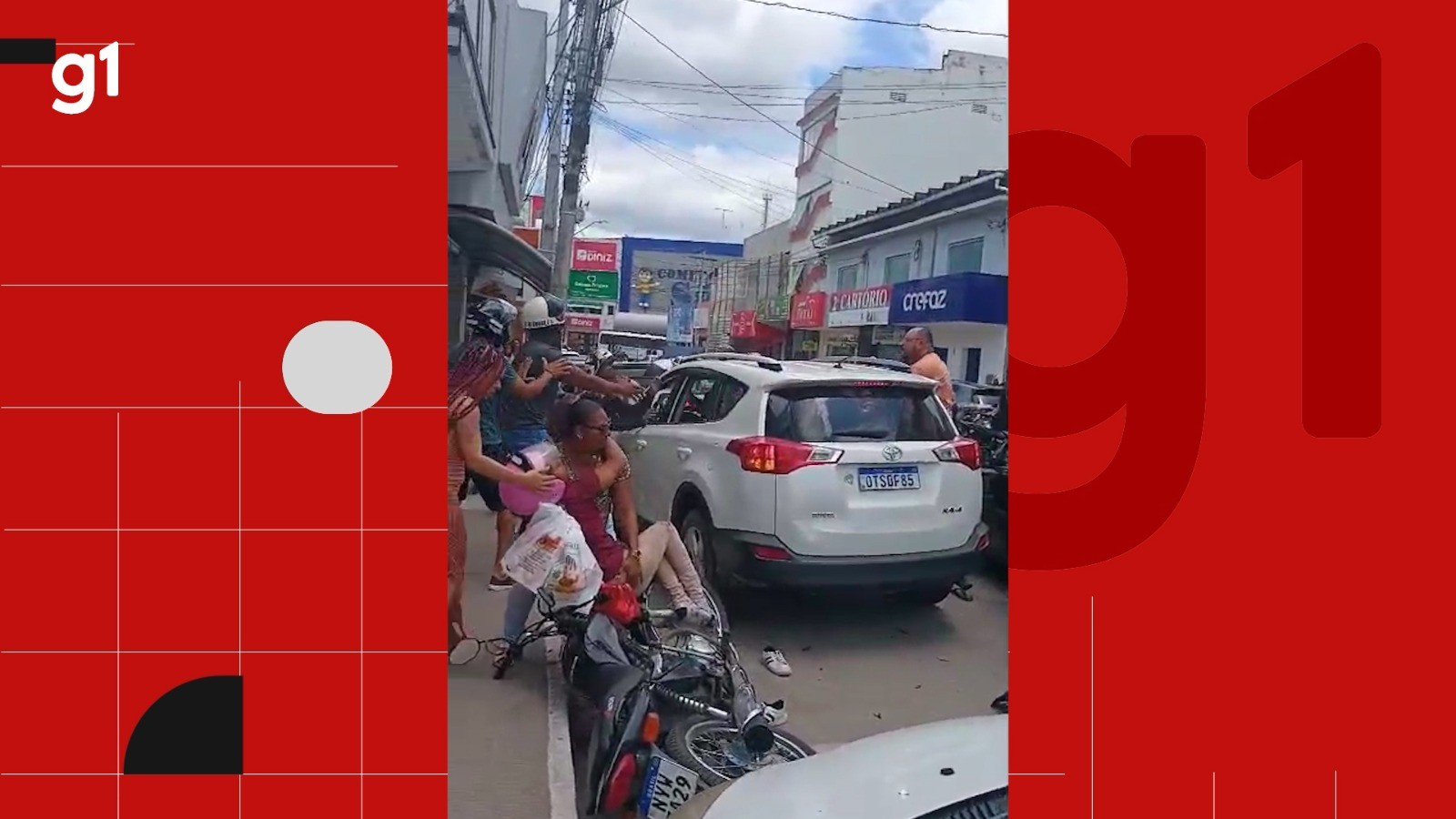 VÍDEO: motorista atropela motociclistas durante protesto contra reajuste de combustíveis no interior da Bahia