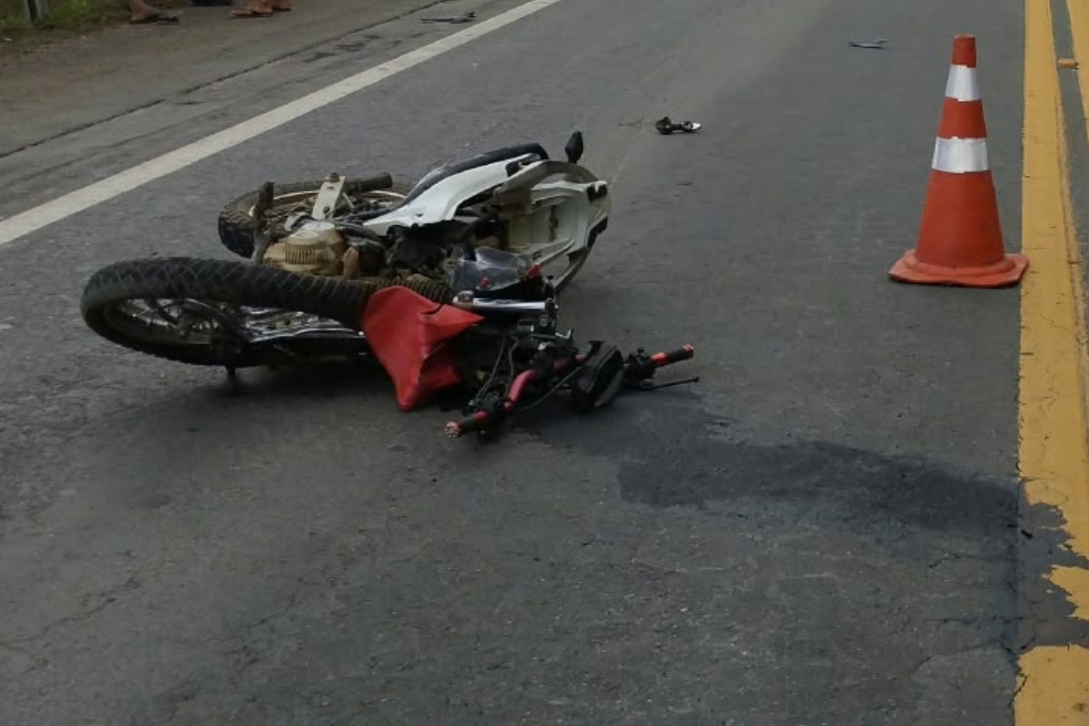 Homem morre no dia do aniversário em acidente entre caminhão e moto na BR-116