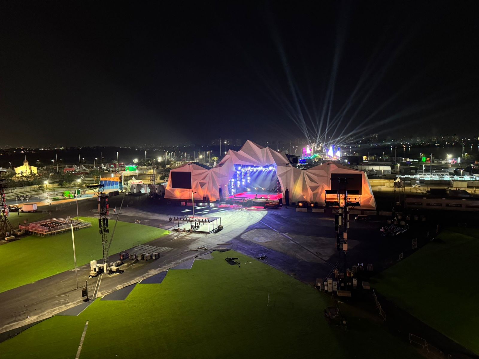 Rock in Rio 2024: Público começa a chegar para o 1° dia do festival