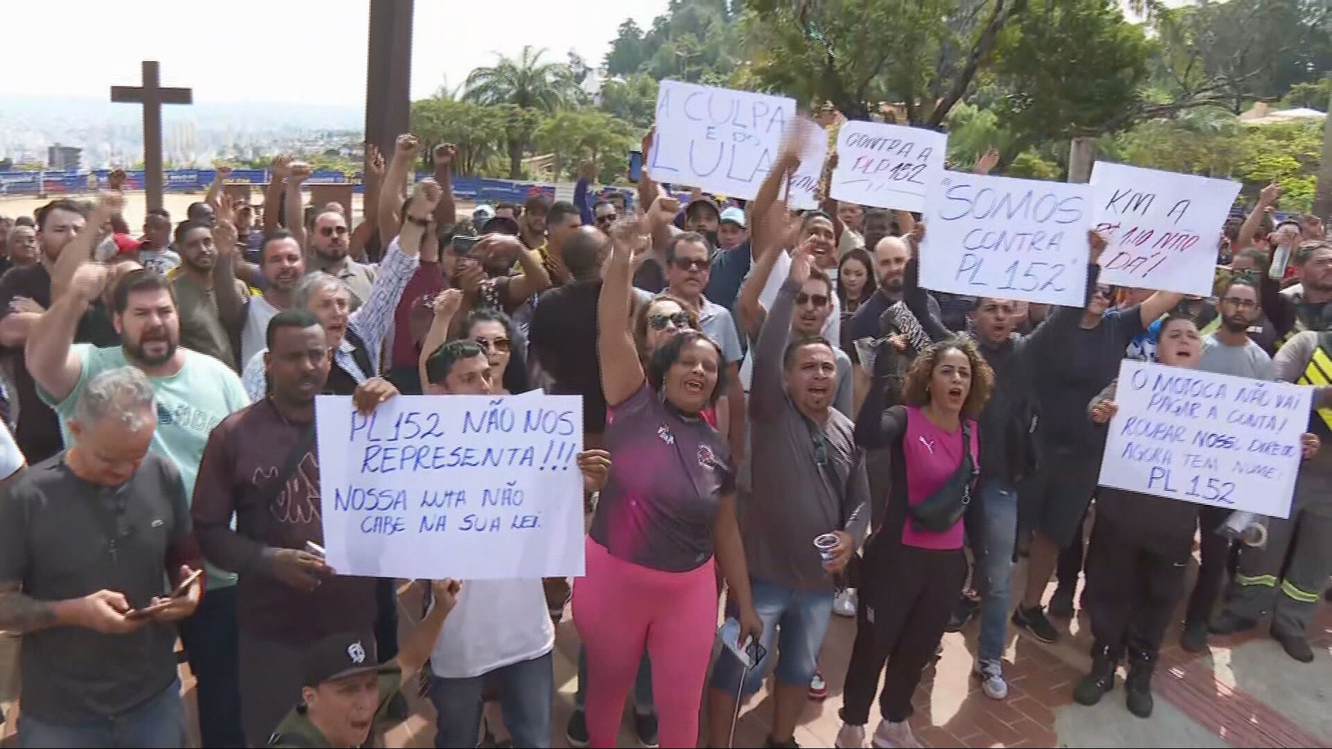 Motoristas e entregadores de app protestam contra projeto de regulamentação em BH