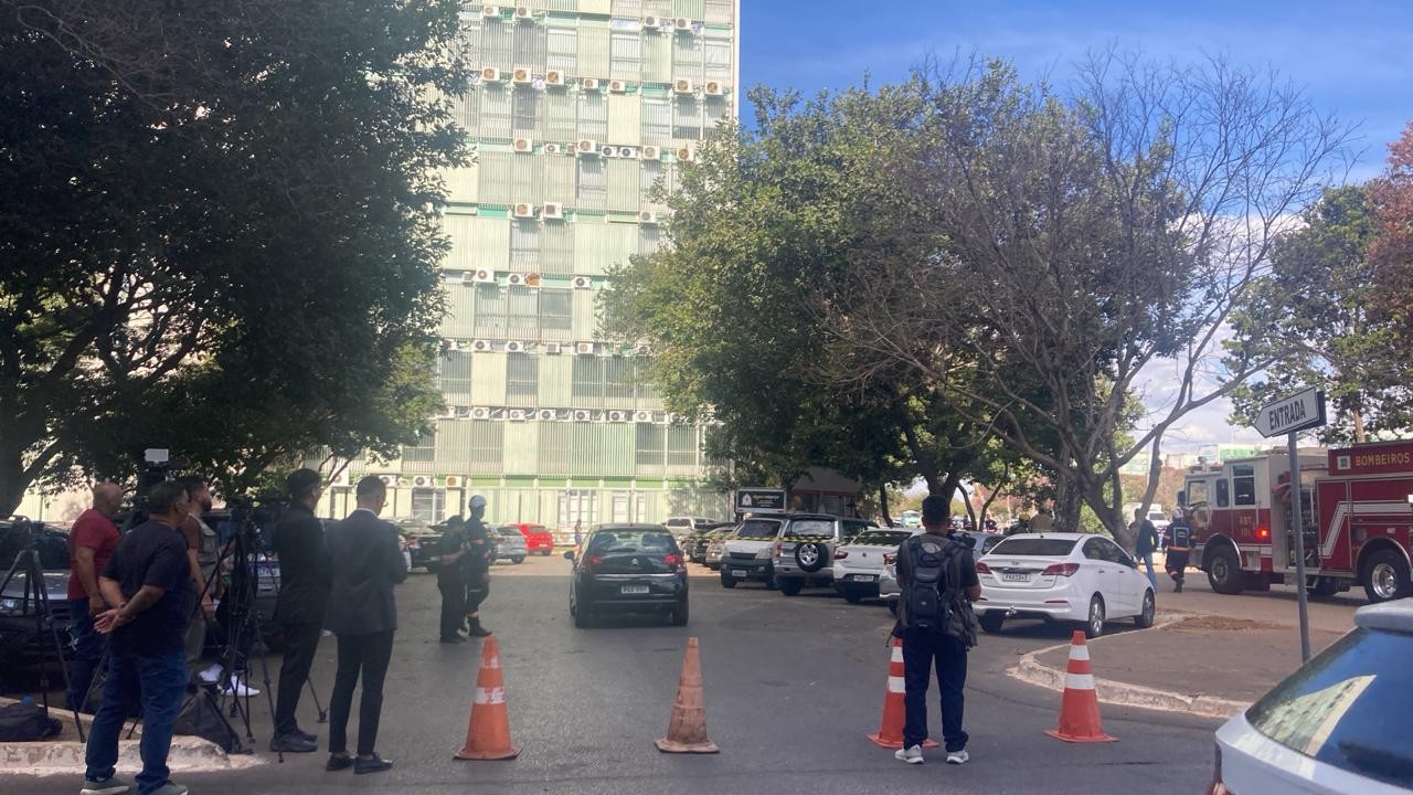 Vazamento de gás de food truck: polícia isola estacionamento de ministério em Brasília