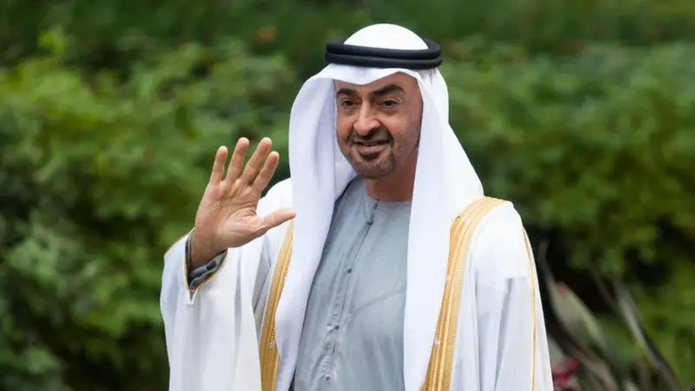 O príncipe herdeiro de Abu Dhabi, Mohammed bin Zayed Al Nahyan, faz parte da família bilionária. — Foto: Getty Images via BBC