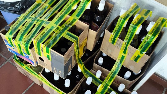 Governo apreende mais de 1.300 litros de cachaças, coquetéis e licores artesanais irregulares - Os produtos tinham origens desconhecidas, não tinham nota fiscal e as rotulagens estavam fora dos padrões exigidos pela legislação.