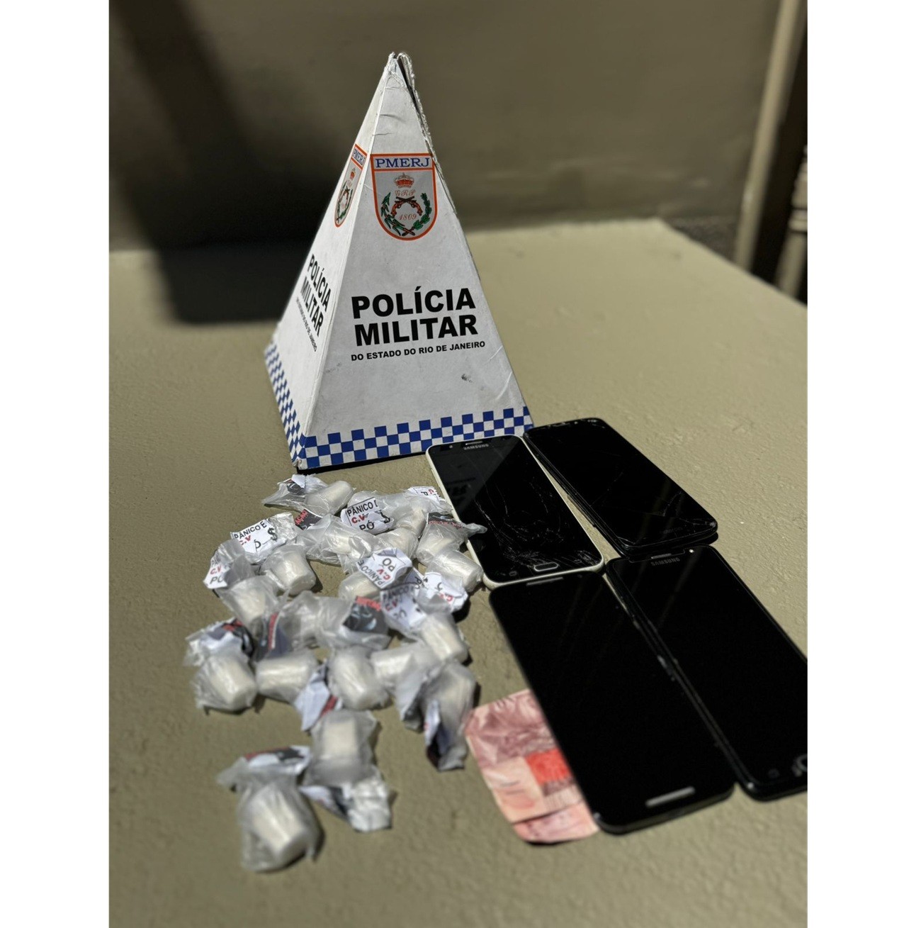Porteiro é preso suspeito de tráfico de drogas em Petrópolis