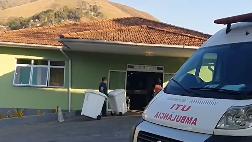 O jovem de 16 anos está internado no Hospital Alcides Carneiro. — Foto: Reprodução Intertv