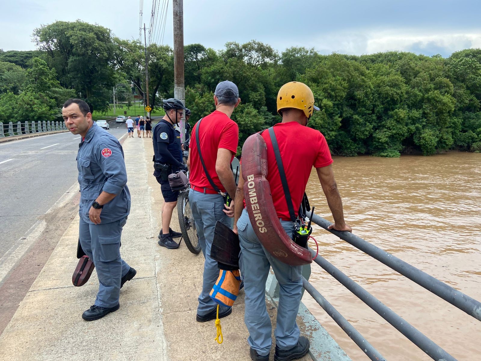 VÍDEO: veja momento em que homem pula da ponte estaiada e some no Rio Piracicaba