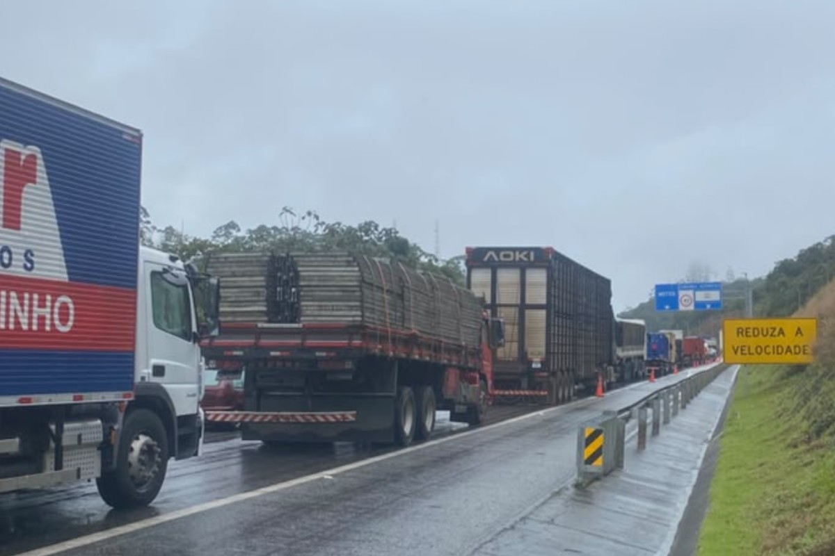 Serra Antiga da Tamoios segue interditada neste domingo por alto volume de chuvas