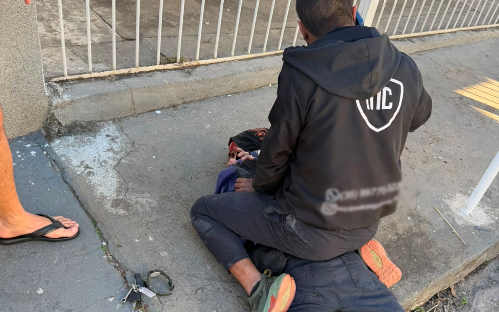 Homem é preso após tentar assaltar oficina e ser detido por vítimas em Passos, MG