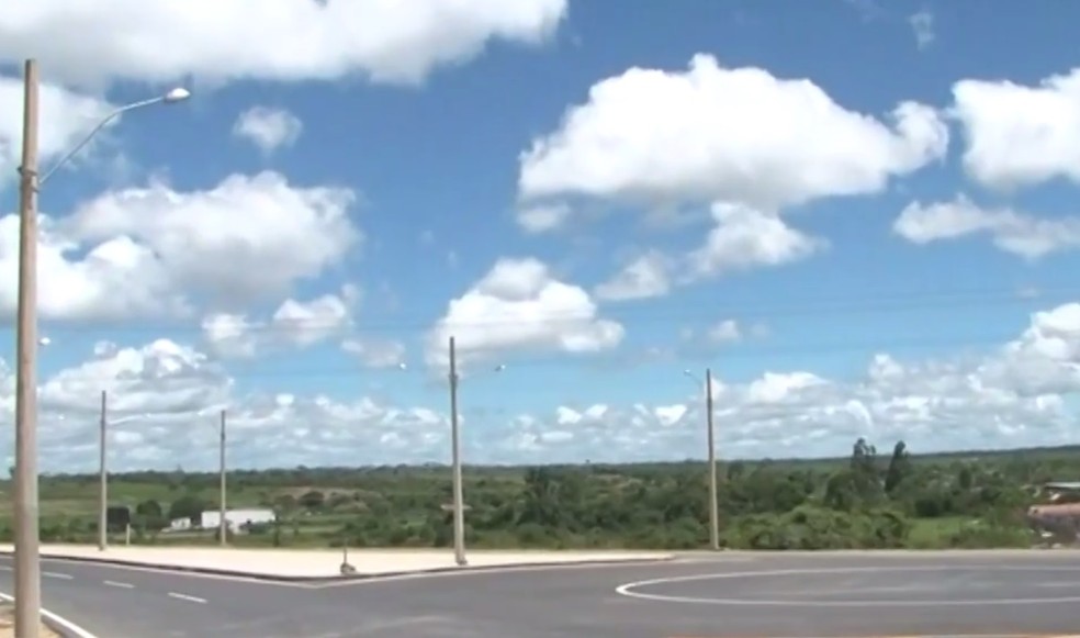 Pista que dá acesso ao novo aeroporto de Vitória da Conquista — Foto: Reprodução/TV Sudoeste