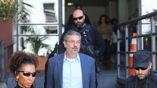 Lava Jato: Justiça suspende execução de pena de Palocci e autoriza que ex-ministro retire tornozeleira eletrônica