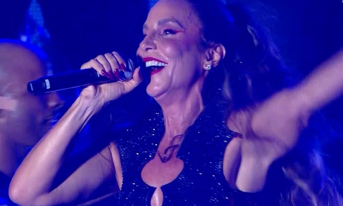 Ivete Sangalo brinca com ministra Margareth Menezes durante show no Festival de Verão: 'Tá solta'