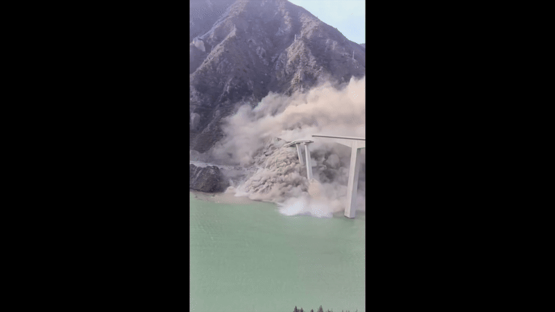 VÍDEO flagra momento em que ponte de 758 metros não resiste a rachaduras e desaba na China