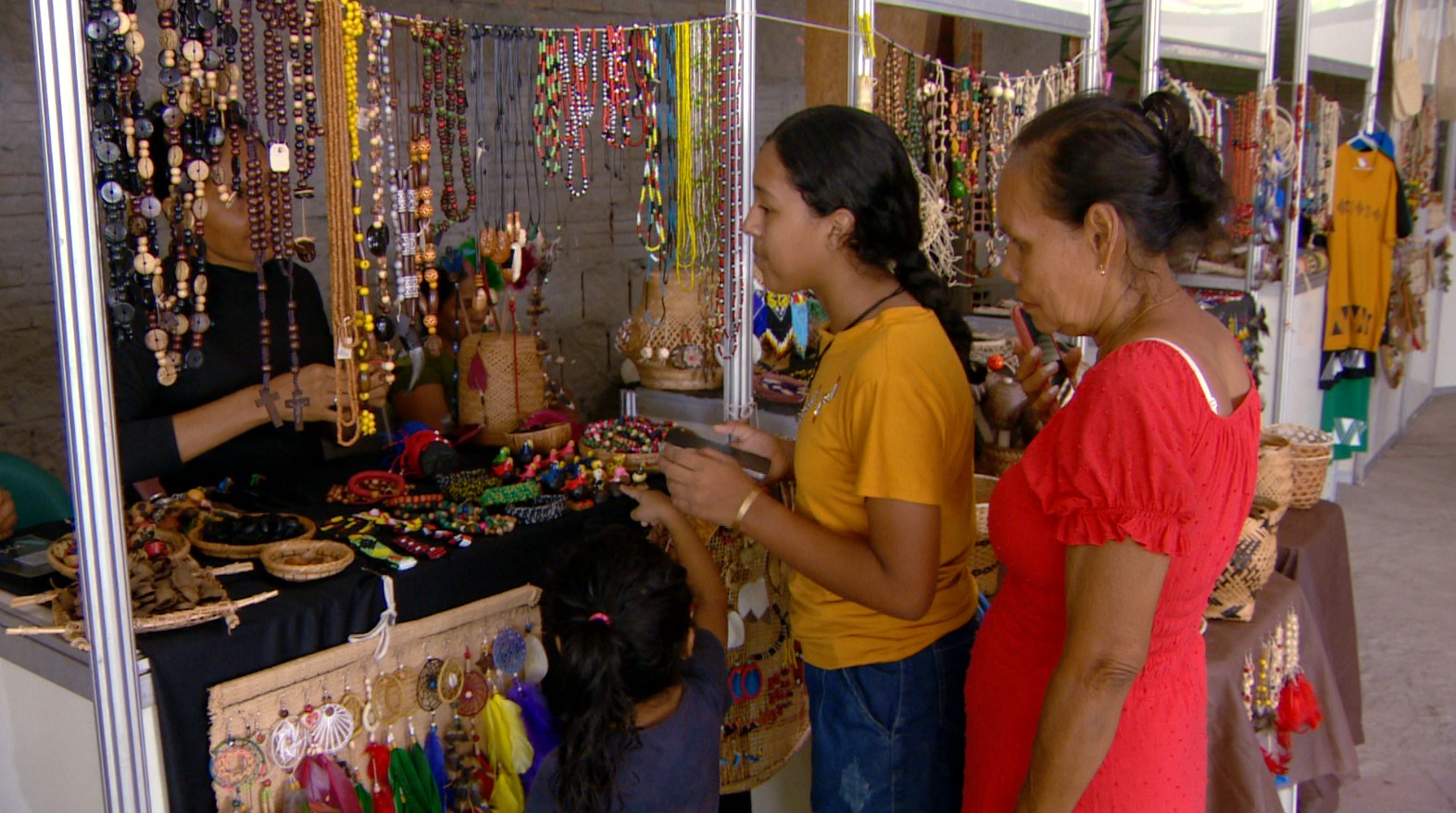 Sabores e saberes ancestrais: indígenas valorizam cultura através do empreendedorismo em Manaus