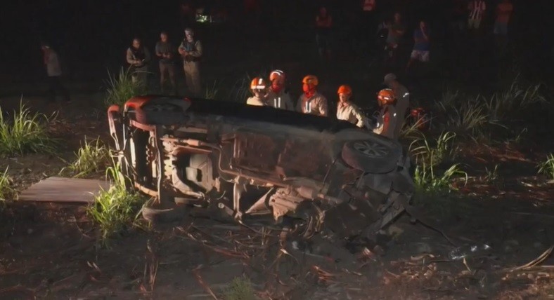 Acidente entre dois carros deixa homem morto, entre Cruz do Espírito Santo e Santa Rita, na Grande João Pessoa
