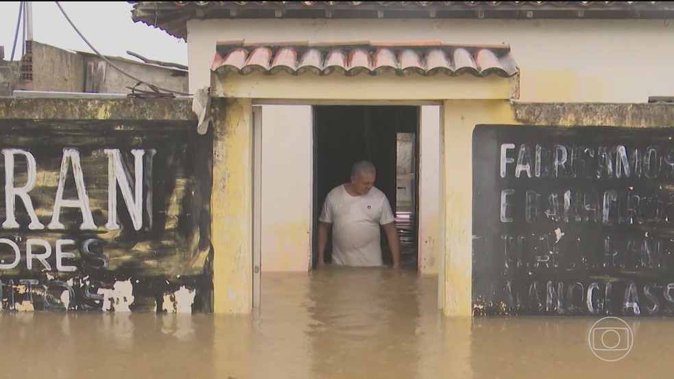 O governo da Para�ba decretou situa��o de emerg�ncia nas regi�es mais afetadas pela chuva � Foto: Reprodu��o/TV Globo