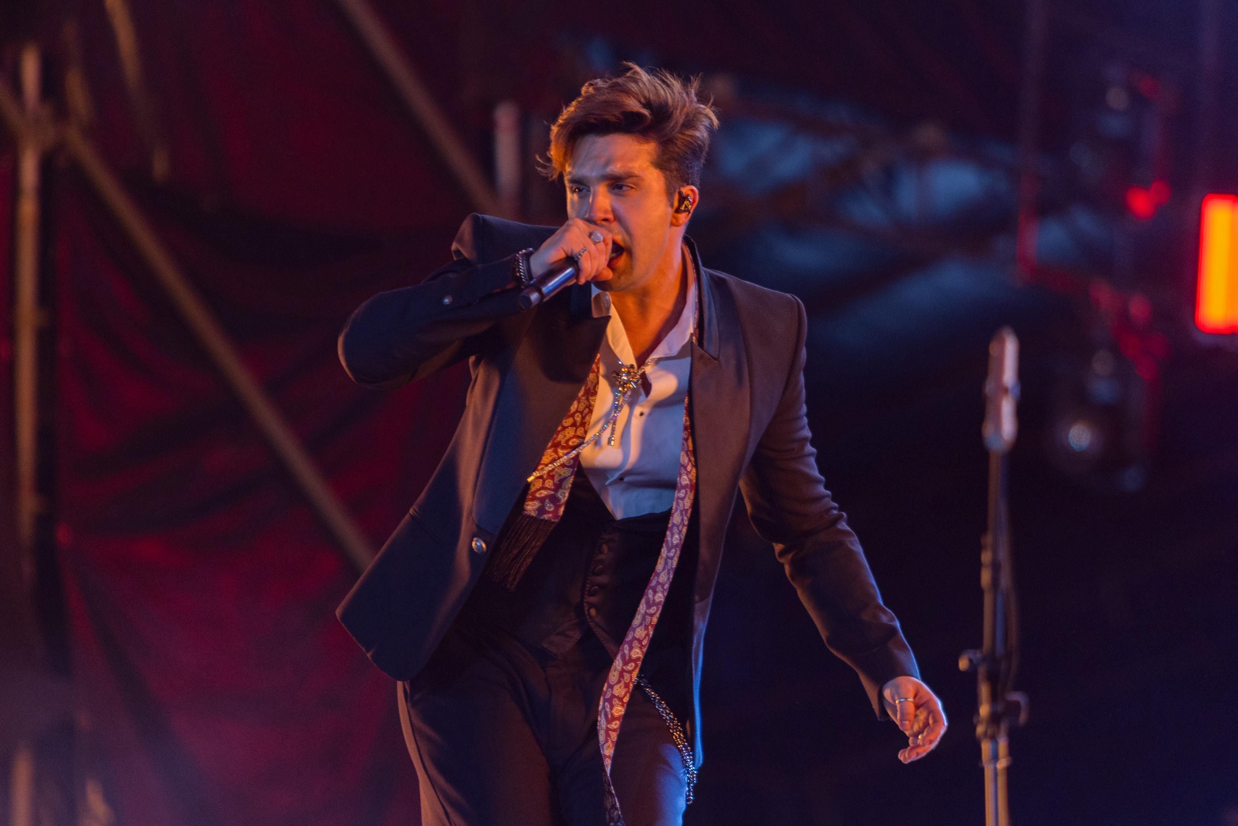 Luan Santana emociona legião de ‘luanetes’ em show de popstar na Festa do Peão de Americana