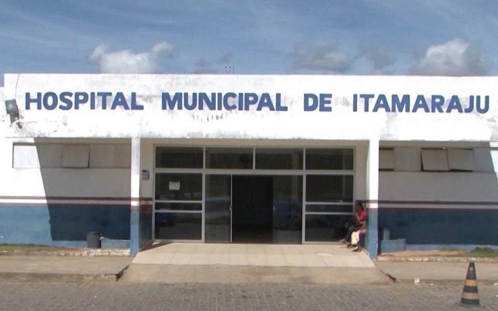 Vítimas foram socorridas para o Hospital Municipal de Itamaraju; um homem não resistiu aos ferimentos — Foto: Reprodução/TV Bahia