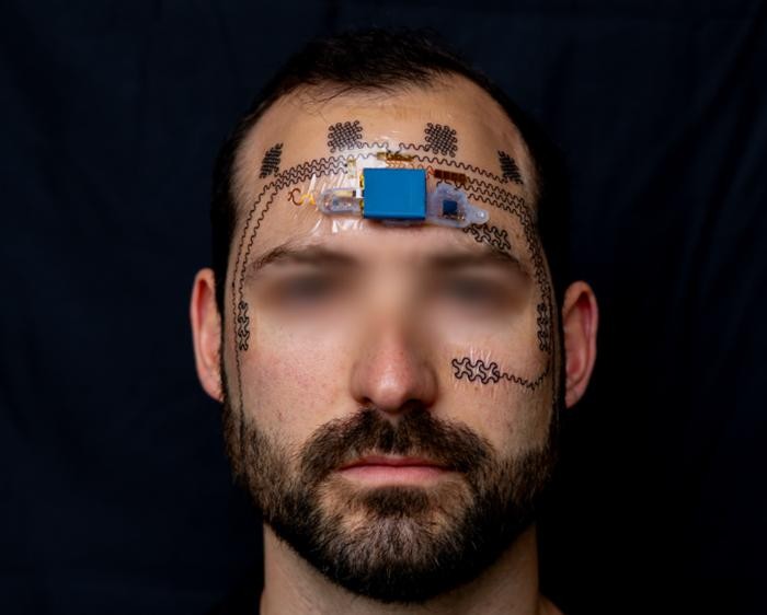 Estudo testa tatuagem eletrônica que identifica quando o cérebro está sobrecarregado