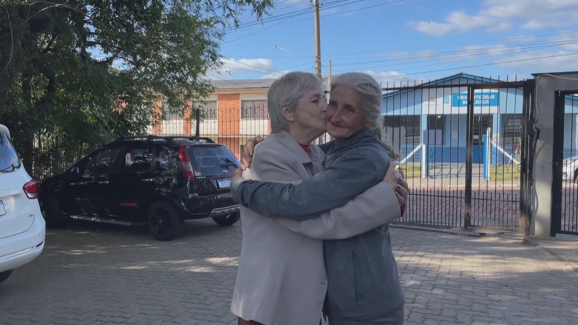 Gêmeas separadas ao nascer se reencontram após quase sete décadas no RS