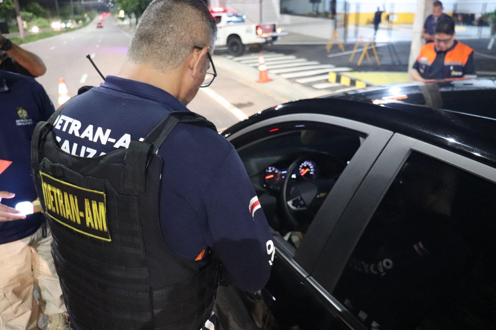 Motoristas alcoolizados lideram 402 infrações de trânsito no Réveillon em Manaus
