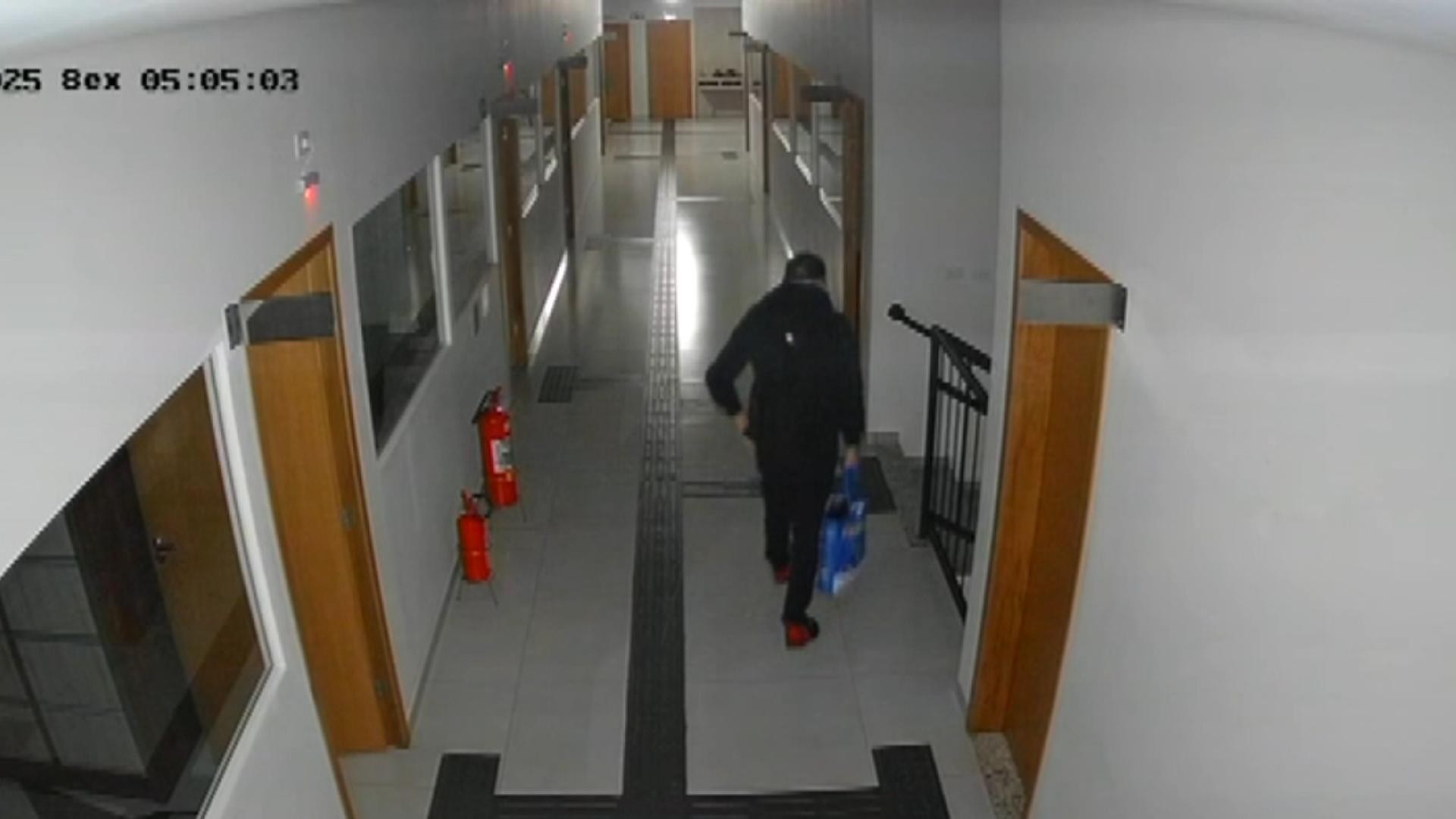 VÍDEO: Furto de oito notebooks em prefeitura do Paraná deixa setores sem atendimento e causa prejuízo de R$ 23 mil