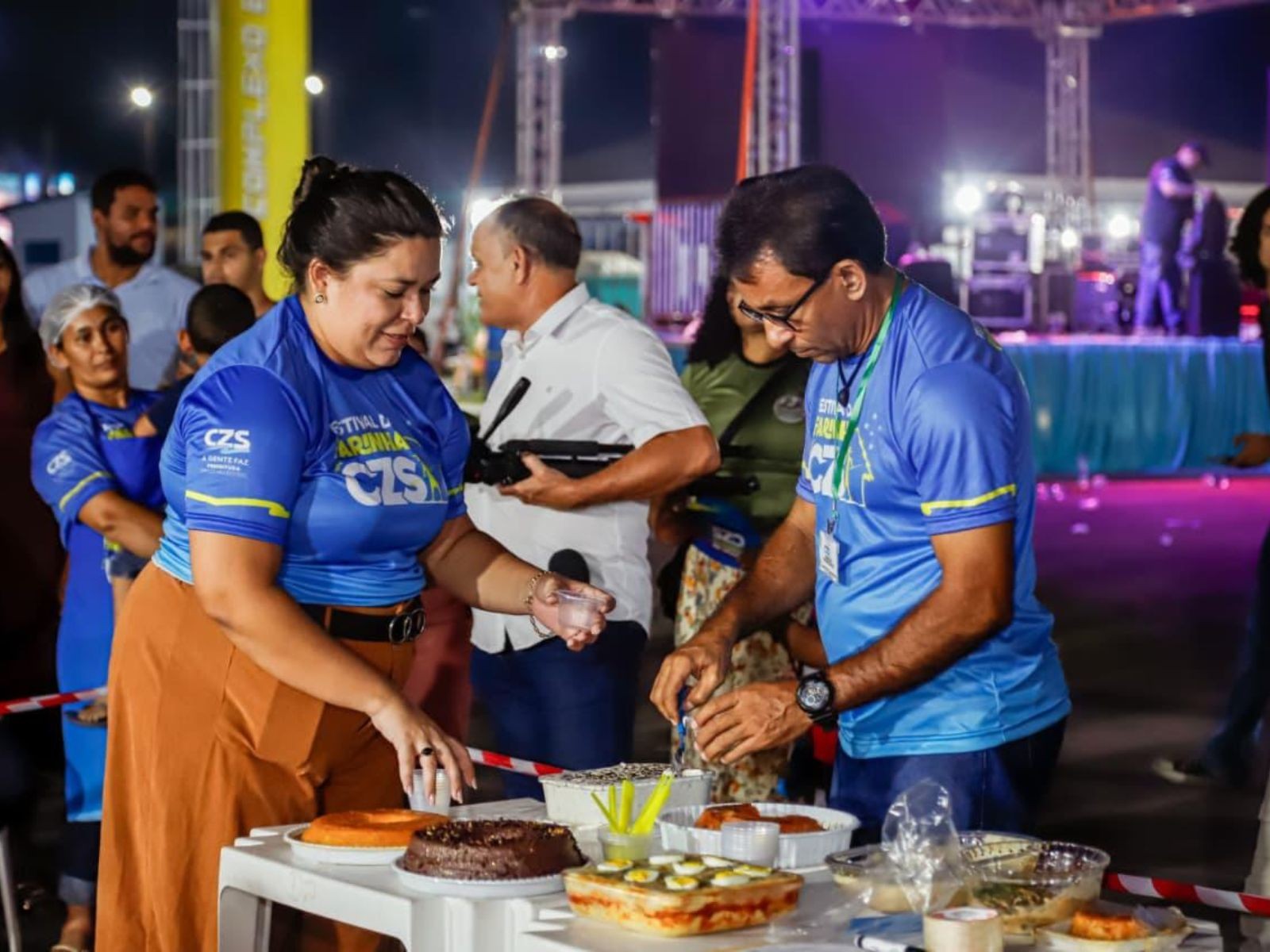 Concurso da maior tapioca anima 3ª noite do Festival da Farinha em Cruzeiro do Sul