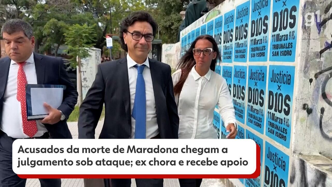 'Maradona morreu assim': promotor mostra foto de ex-jogador minutos após sua morte durante julgamento