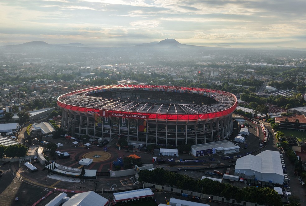 Imagem de drone do Estádio Azteca, na Cidade do México, na véspera da abertura da Copa do Mundo de 2026 — Foto: Luis Cortes/Reuters