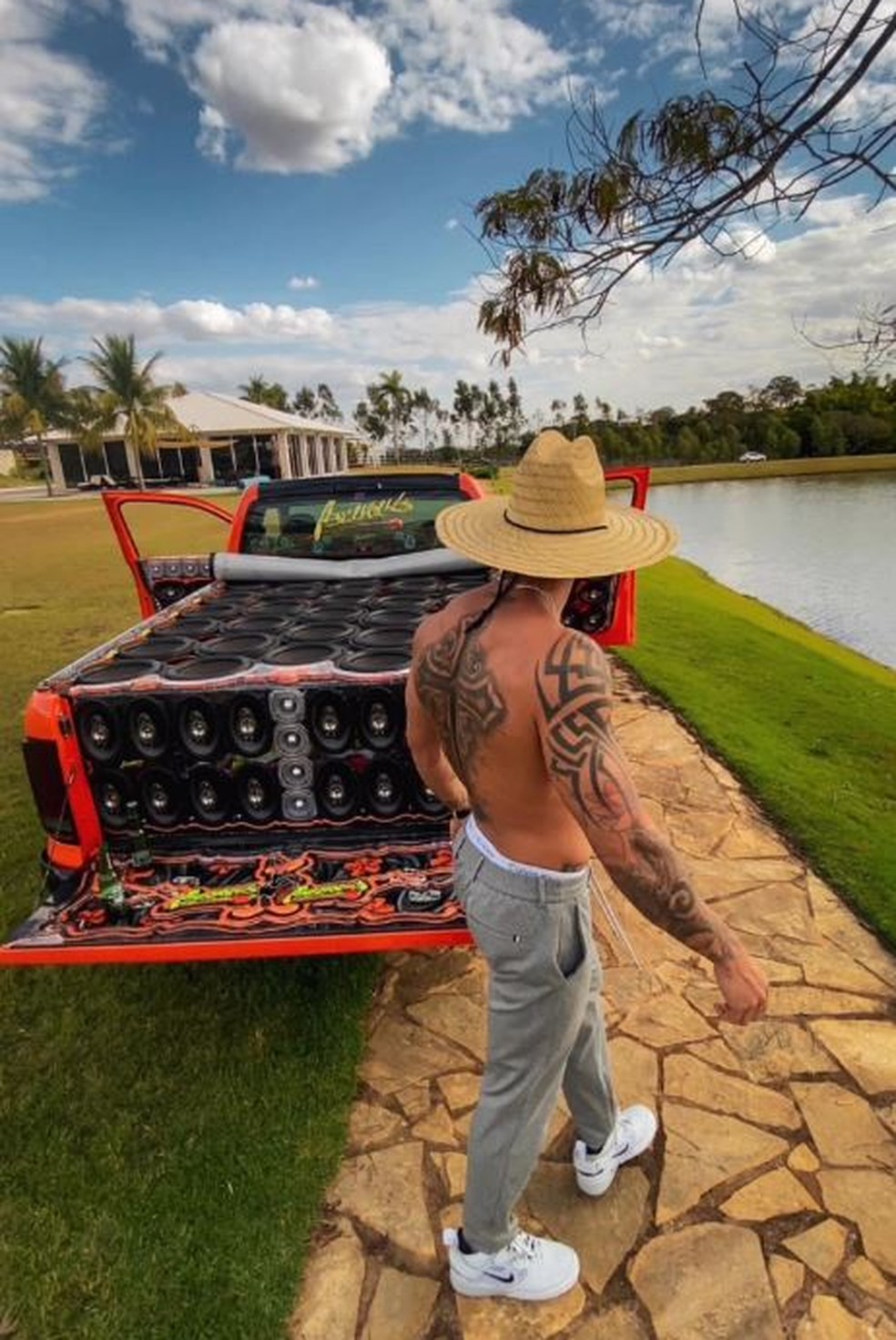 Em postagem nas redes sociais, Gusttavo Lima chama a casa de "paraíso particular" — Foto: Reprodução/ Instagram