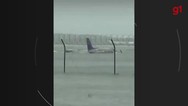 Foto: VÍDEO: Aviões ficam parcialmente submersos em aeroporto da Austrália após passagem de ciclone
