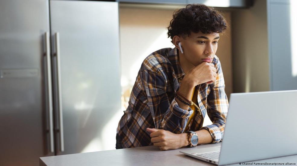 Jovens hoje em dia tendem a avaliar mais os prós e contras de assumir um cargo mais alto do que gerações anteriores — Foto: Channel Partners/Zoonar/picture alliance