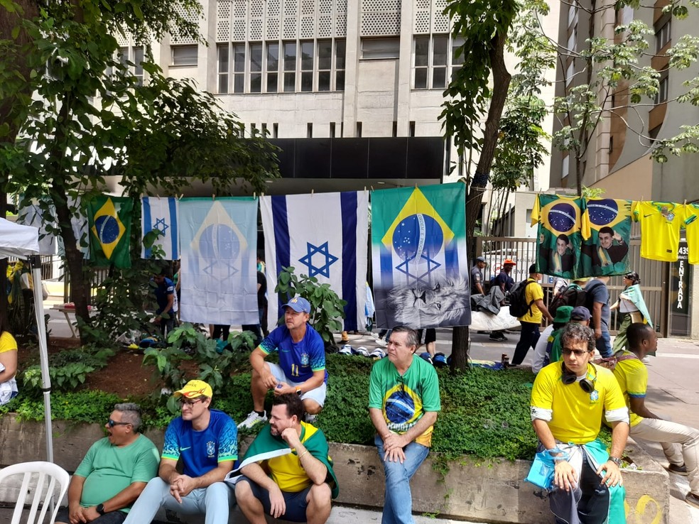Bandeiras de Israel foram vistas durante o ato em apoio ao ex-presidente Jair Bolsonaro neste domingo (25), na Paulista — Foto: g1