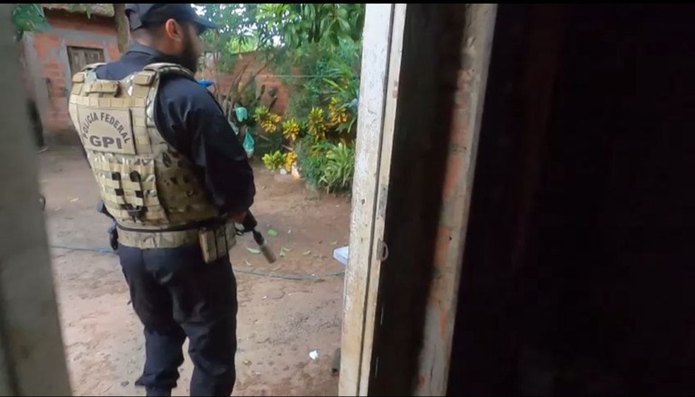 Polícia Federal prende suspeitos de traficar drogas em viagens de ônibus entre Teresina e Fortaleza — Foto: Polícia Federal