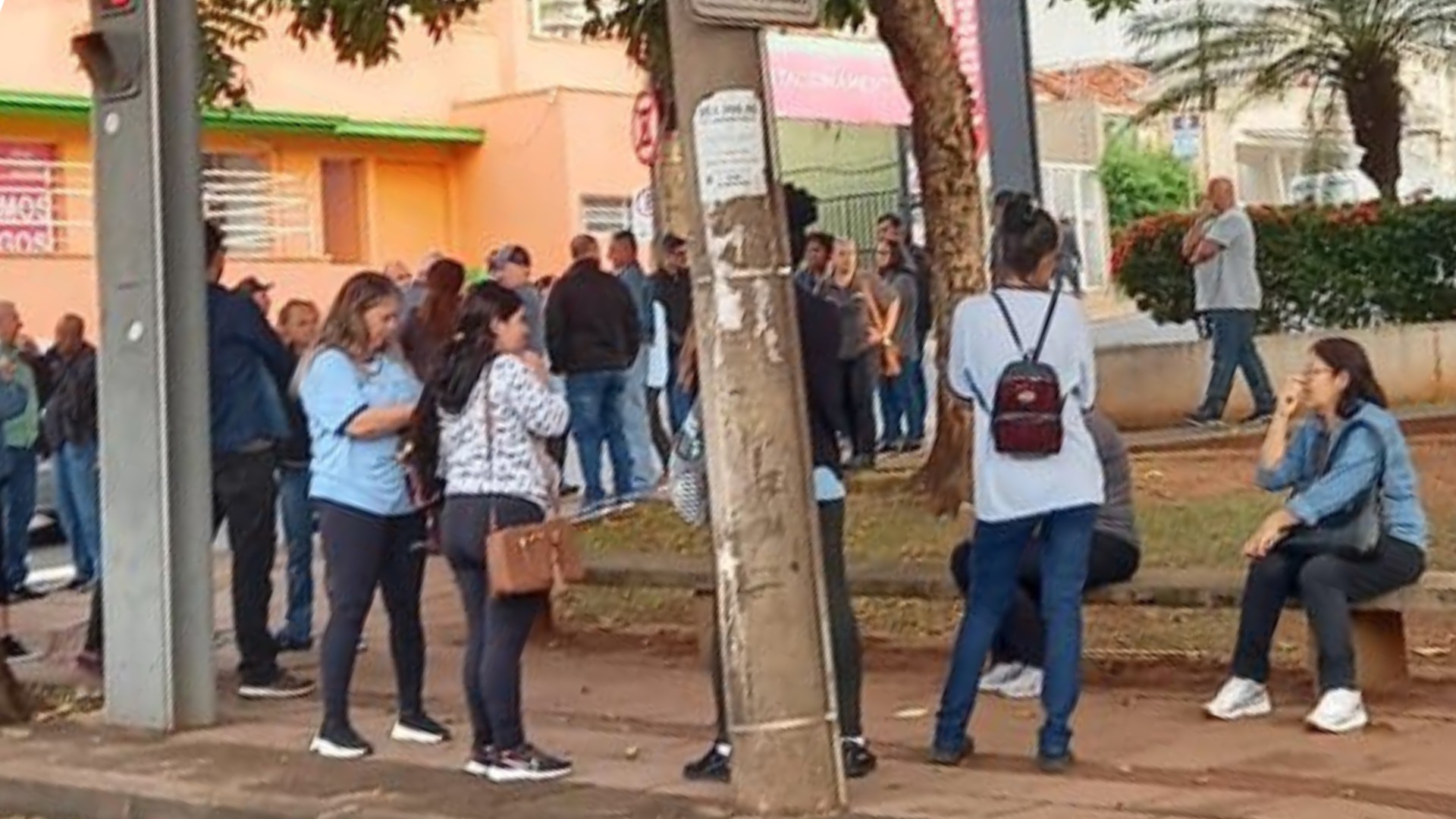 Creches dispensam alunos das aulas após paralisação dos funcionários terceirizados em Rio Preto