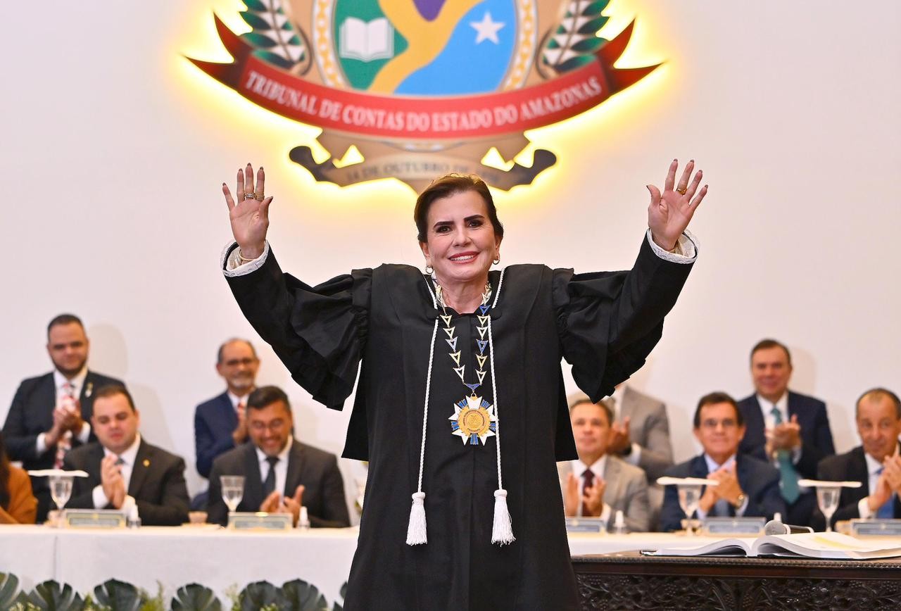 Yara Lins toma posse para terceiro mandato e celebra 50 anos de atuação no TCE-AM