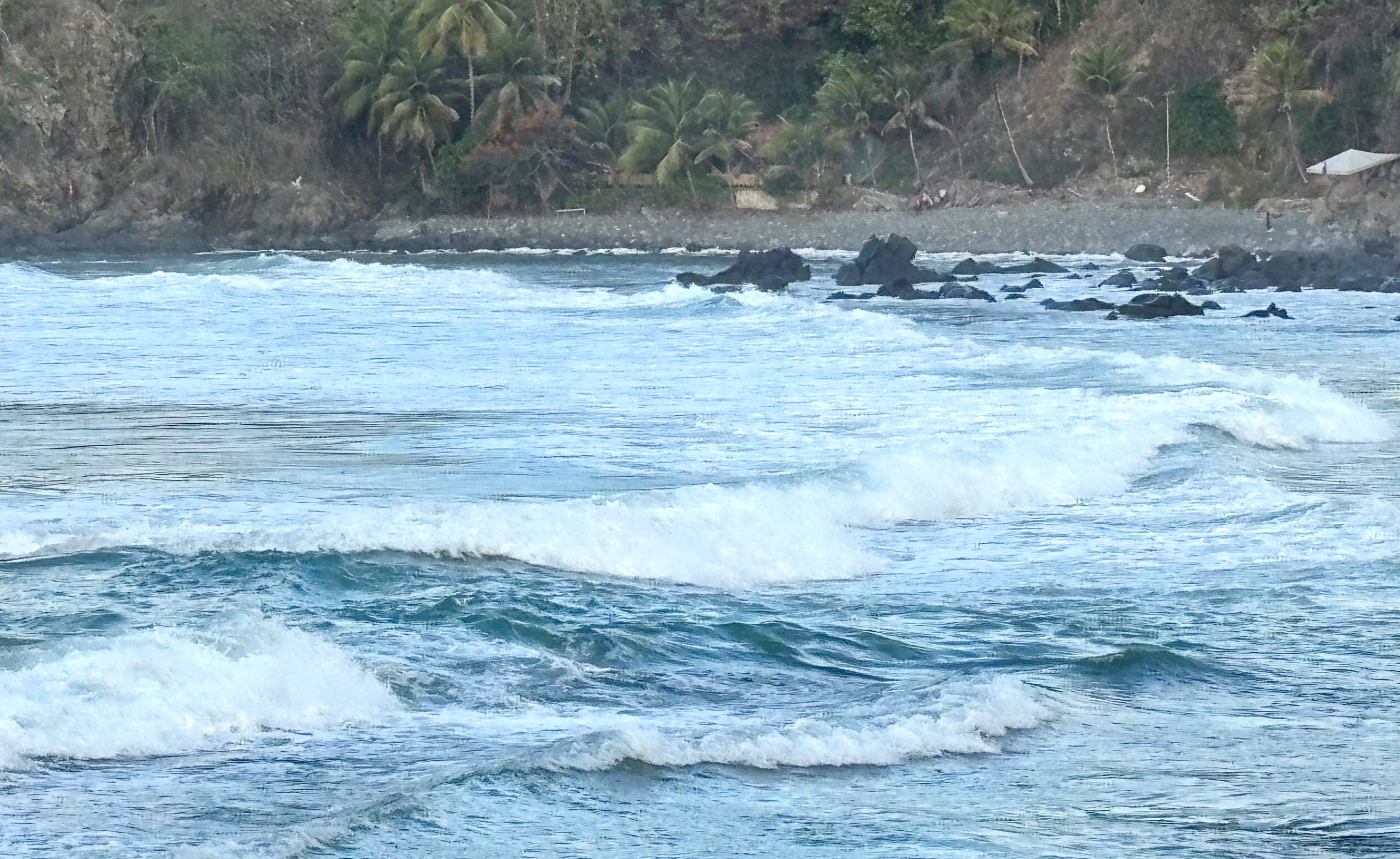 Turista morre após afogamento na Praia do Meio, em Fernando de Noronha; VÍDEO