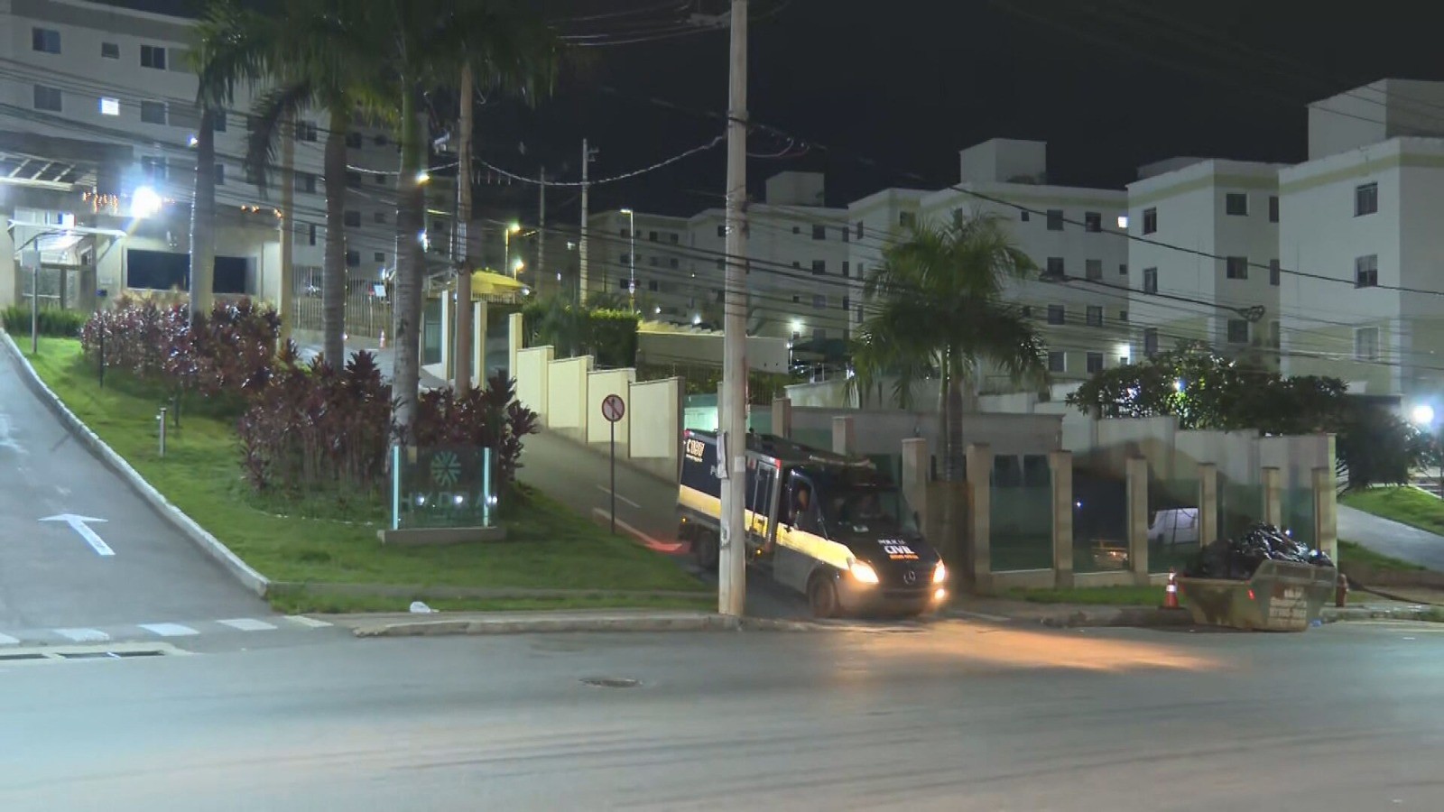 Mulher é morta a facadas dentro de apartamento; suspeito é o namorado da vítima