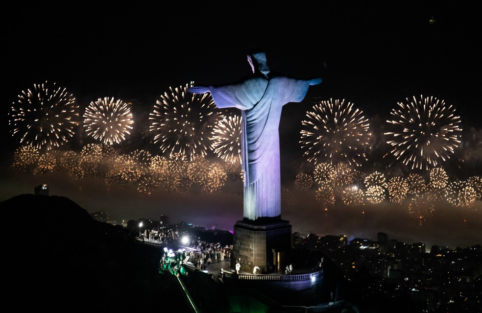 Festa de réveillon de Copacabana teve queima de fogos de 12 minutos — Foto: Fernando Maia / Riotur