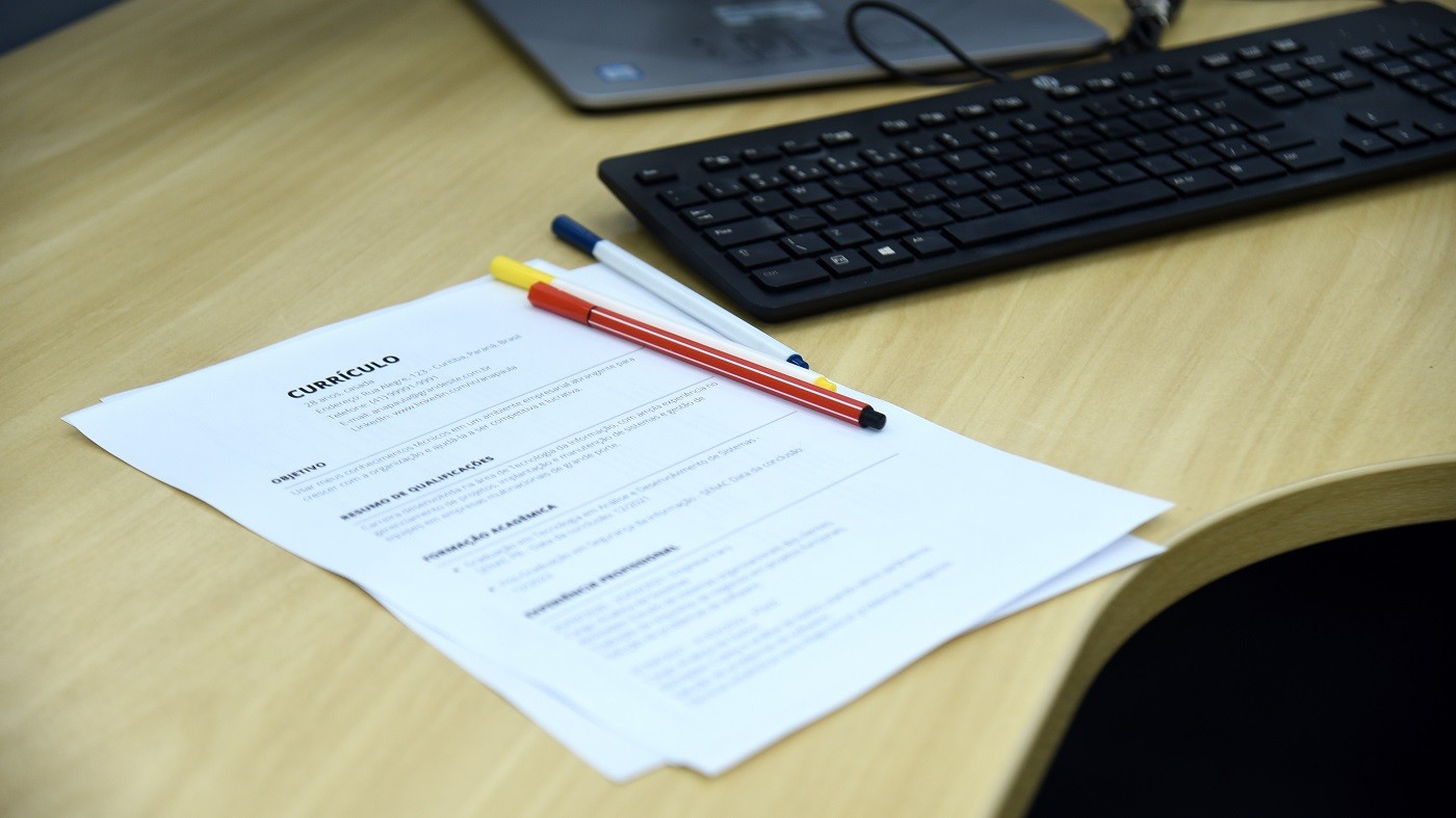 Currículo bombando com IA: Dicas SECRETAS para conseguir o emprego dos sonhos!