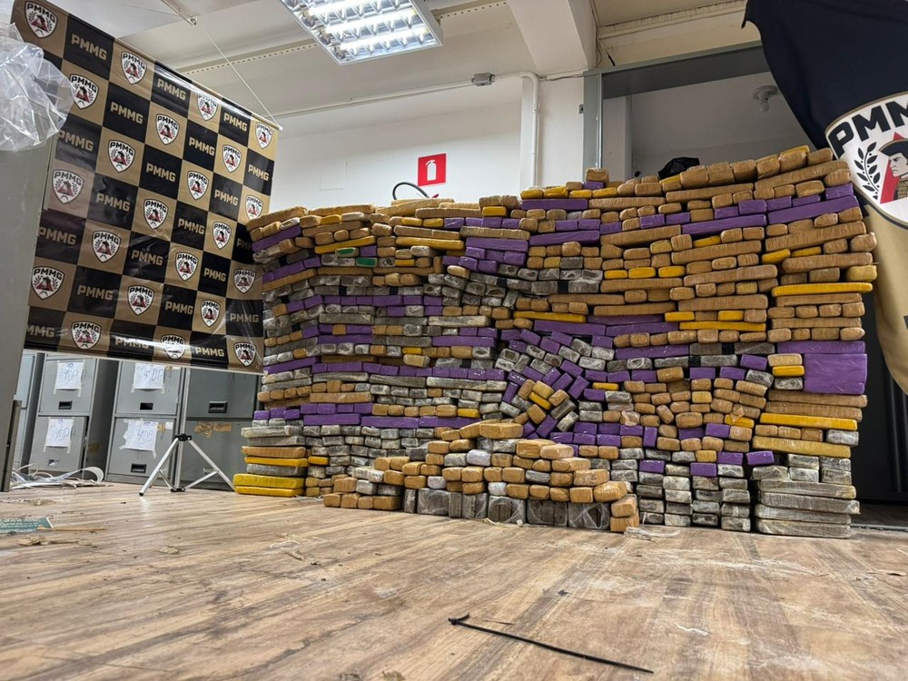 Denúncia revela casa usada pelo tráfico e quase uma tonelada de maconha é apreendida em Uberlândia