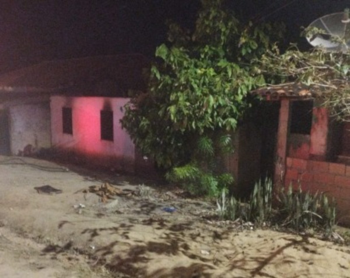 Quatro pessoas morrem após casa pegar fogo no sul da Bahia 