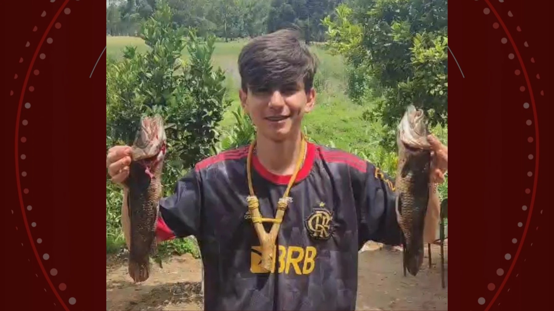 Jovem morre atropelado em acostamento enquanto tirava foto com  amigos e familiares a caminho de pescaria, no Paraná