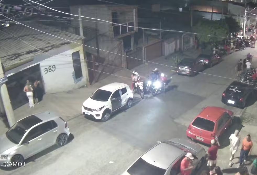 VÍDEO: homem é flagrado atirando para o alto durante 'pancadão' em Sorocaba