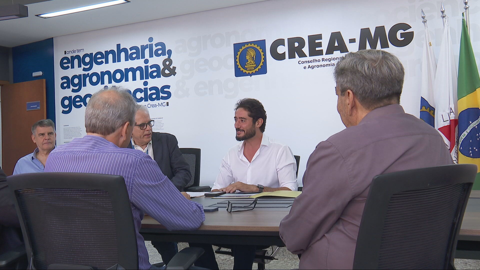 Gabriel defende oferta de crédito para agricultores e recuperação de estradas rurais