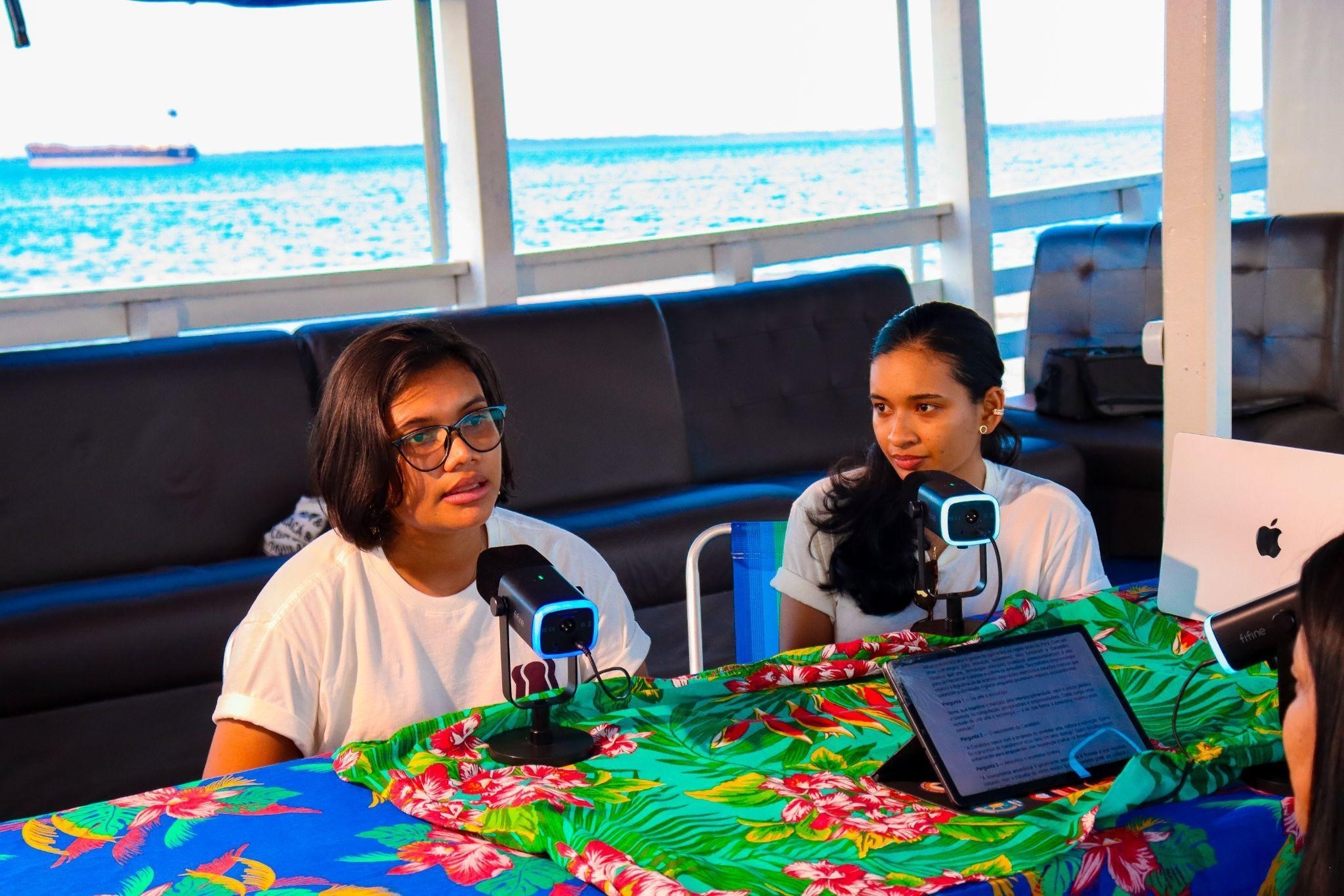 Podcast gravado em barco no rio Tapajós dá voz a jovens que inovam e empreendem na Amazônia
