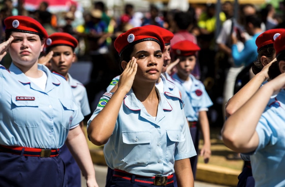 O tradicional desfile de 7 de Setembro reuniu alunos de escolas militares. — Foto: Thiago Gadelha/Sistema Verdes Mares