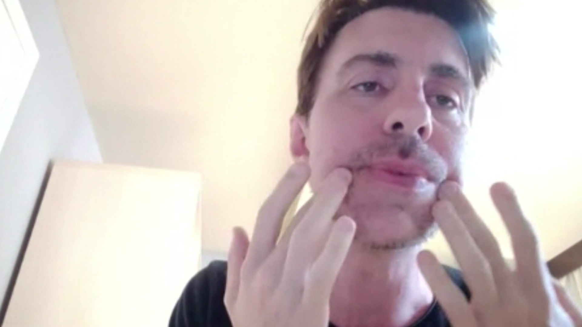 Pacientes denunciam rosto em 'colapso' e paralisado após procedimentos com dentista em Ribeirão Preto