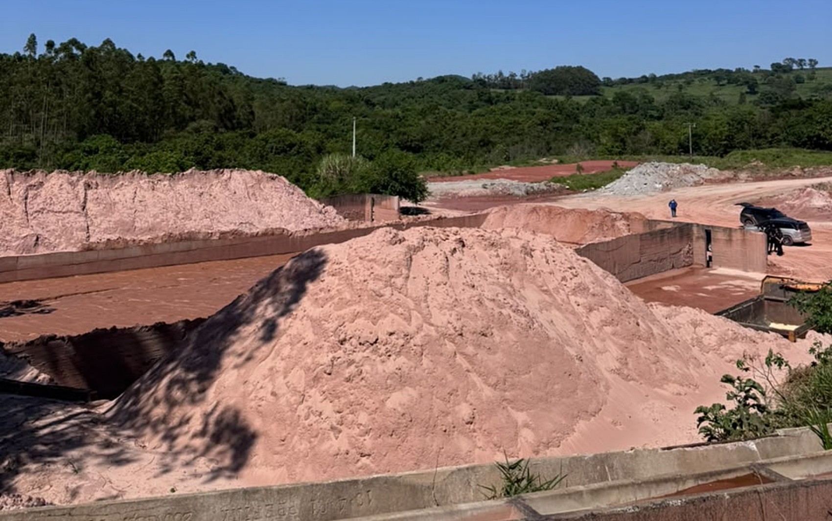 PF paralisa extração ilegal de areia em Ibiraci; degradação chega a 12 hectares 